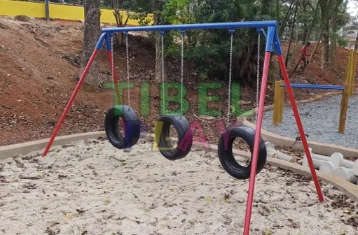 Balanço Triplo de Ferro Tibel Play